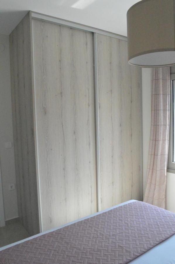 Leonidas House Apartament *