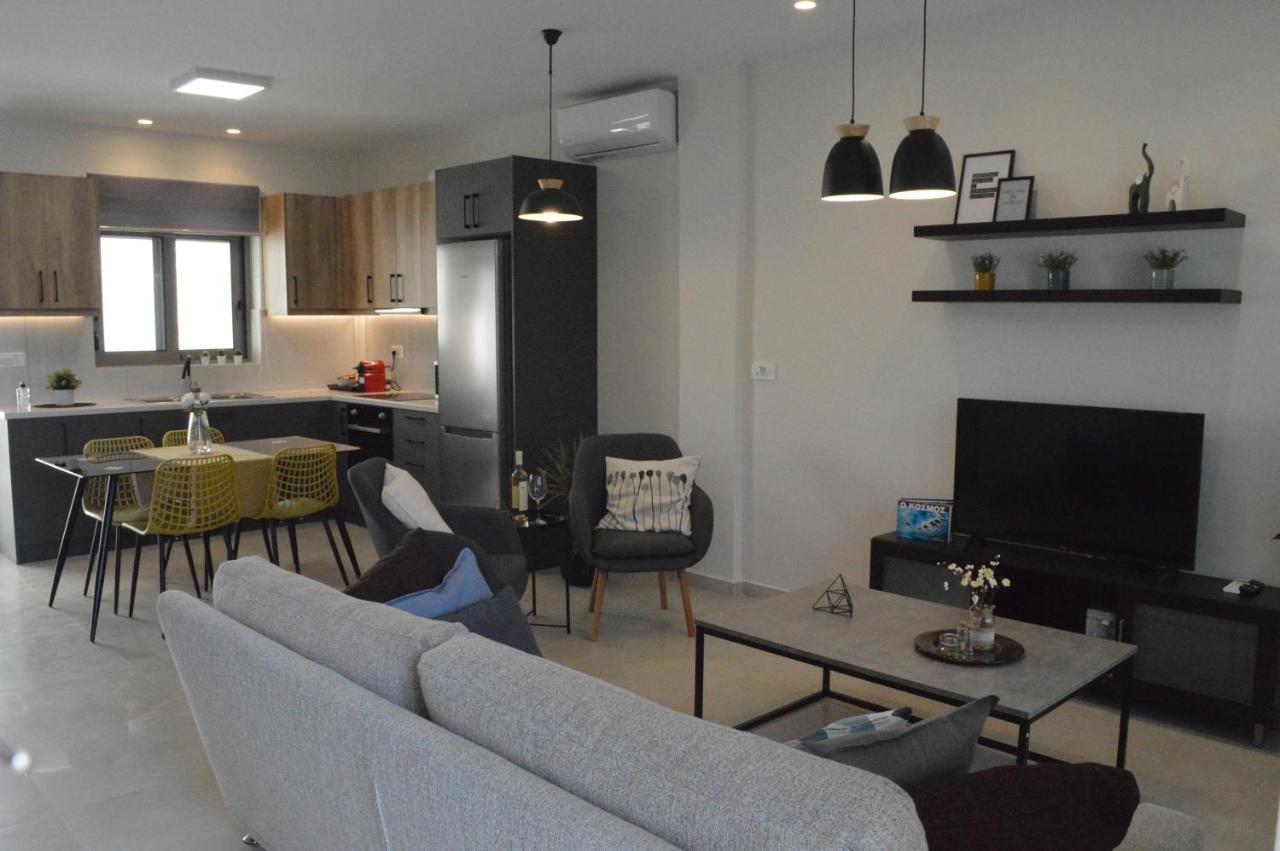 Leonidas House Apartament *