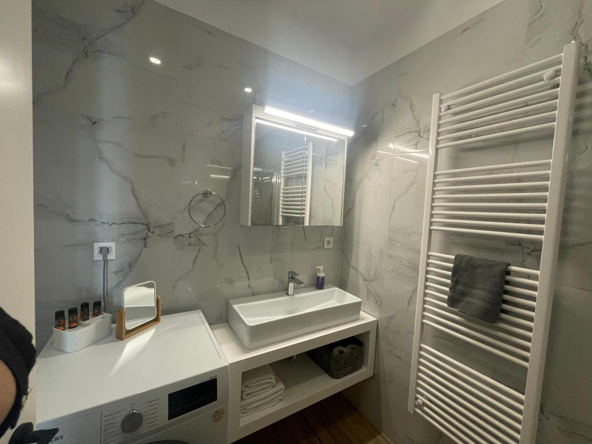 Apartament Leonidas House *