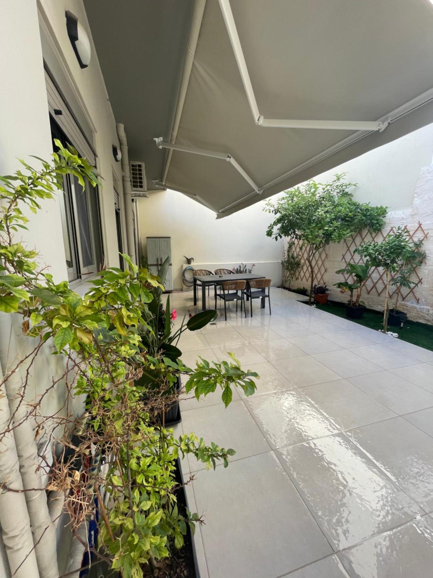 Apartament Leonidas House *
